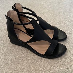 Journee collection Trayle black wedge sandal. Size 8.